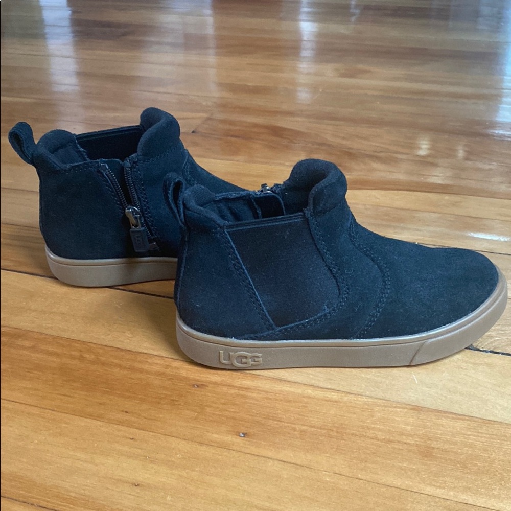 UGG Black and Brown Chelsea Boots